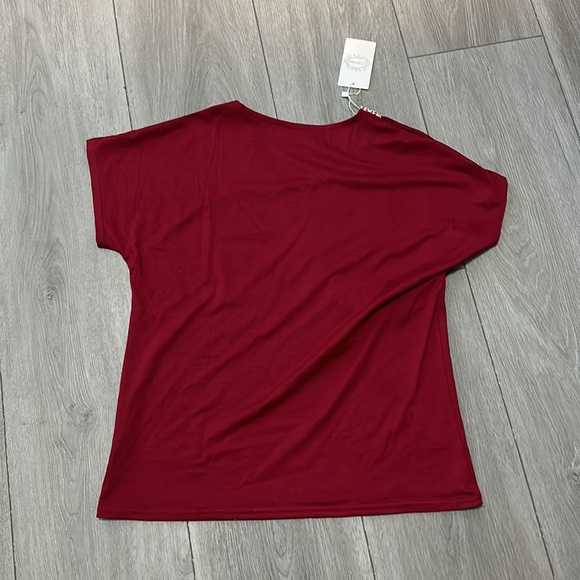 NWT 🏷️ Maroon laced tee camisa medium - Picture 4 of 5